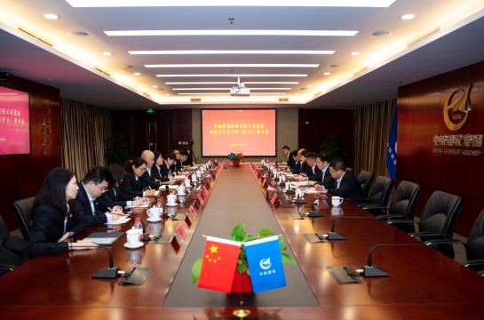 万搏(中国)党委召开理论学习中心组（扩大）学习会议